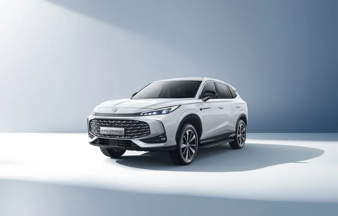 MG HS Plug-in Hybrid - bok z lewej